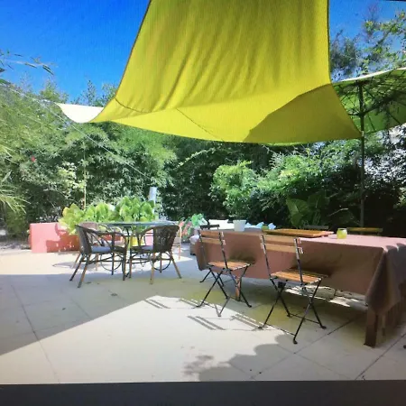 Les Garrigues Bleues Bed & Breakfast Tornac