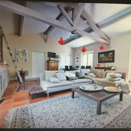 Les Garrigues Bleues Bed & Breakfast *